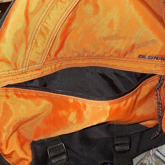 Old Navy orange large sling bag. Pre-owned but in good condition. - Picture 6 of 10